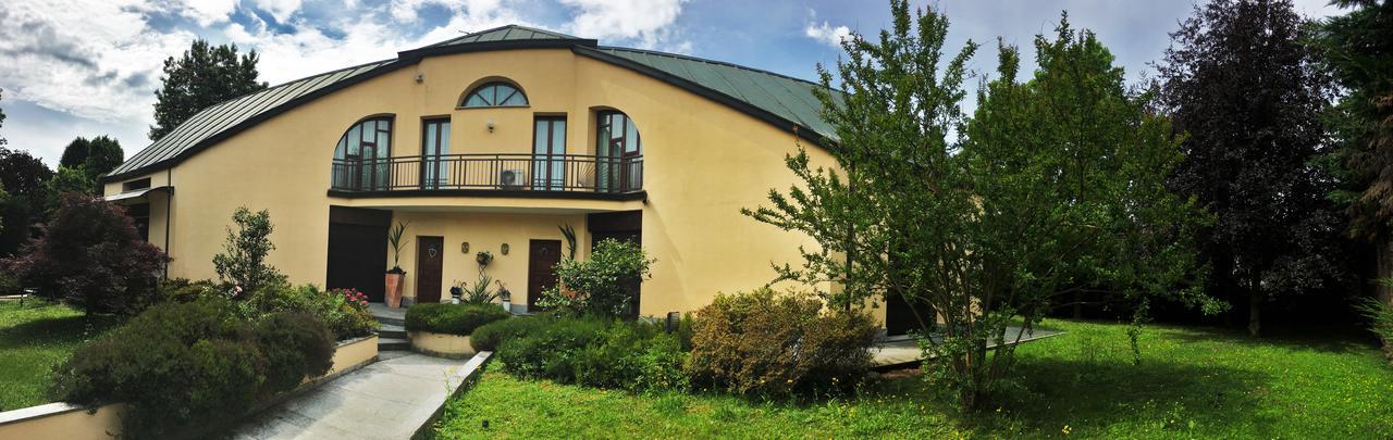 Villa Olivares Corbetta Exterior photo